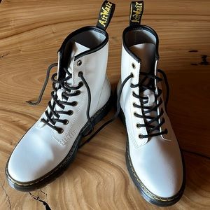 Doc Martens Zavala white combat boot. Like new.